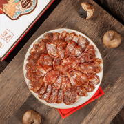  它展现了一个老字